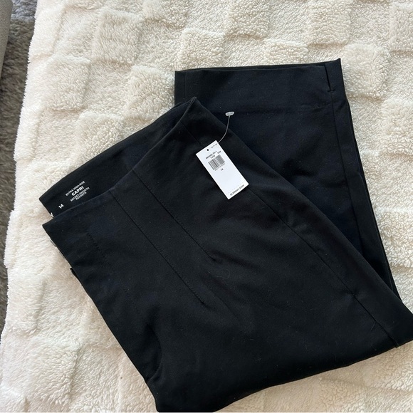 Old Navy • Pixie Capri Pants - Picture 4 of 10